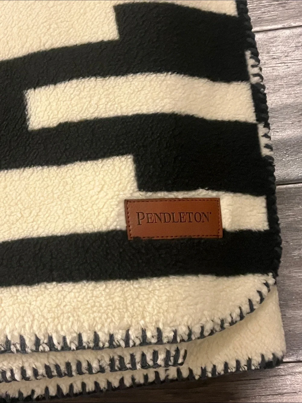 Pendleton Sierra Berber Throw Blanket black new Southwestern 50”x70”